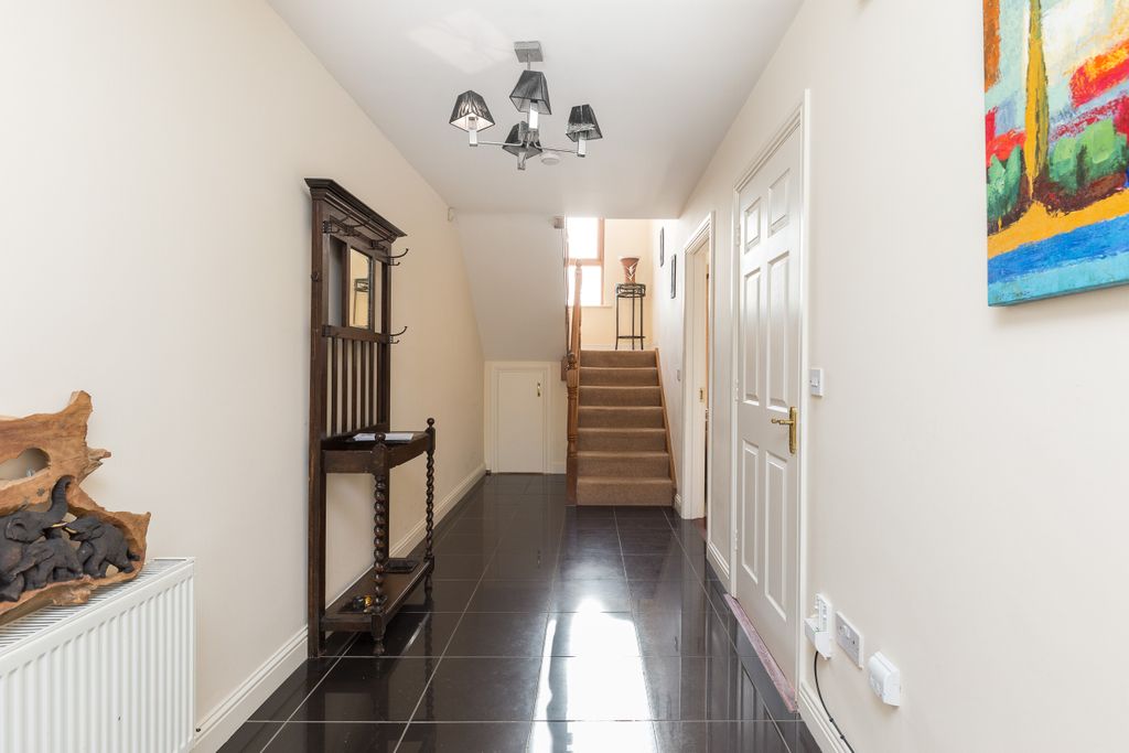 Property photo 2 of 30