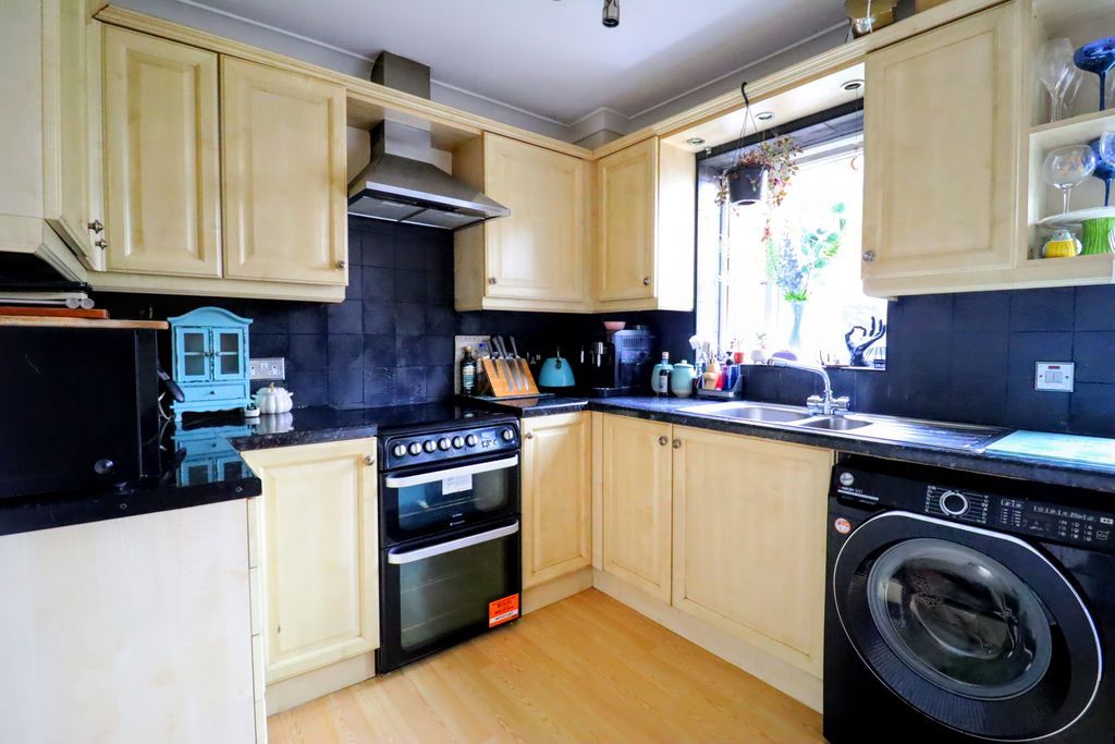 Property photo 3 of 11 Kitchen/Diner