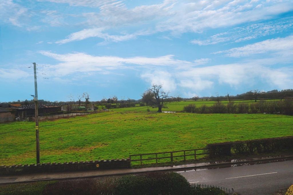 Property photo 2 of 17 -