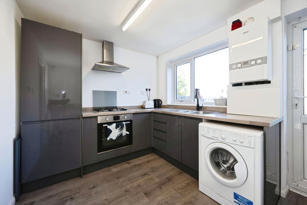 Property photo 3 of 8 Pbox-Img.Jpg