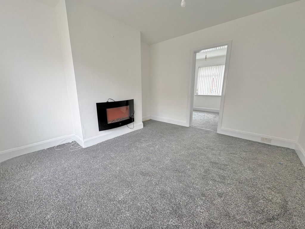 Property photo 3 of 16 37142B4F-A3Be-40c4-96d1-8625Fa17F6d3