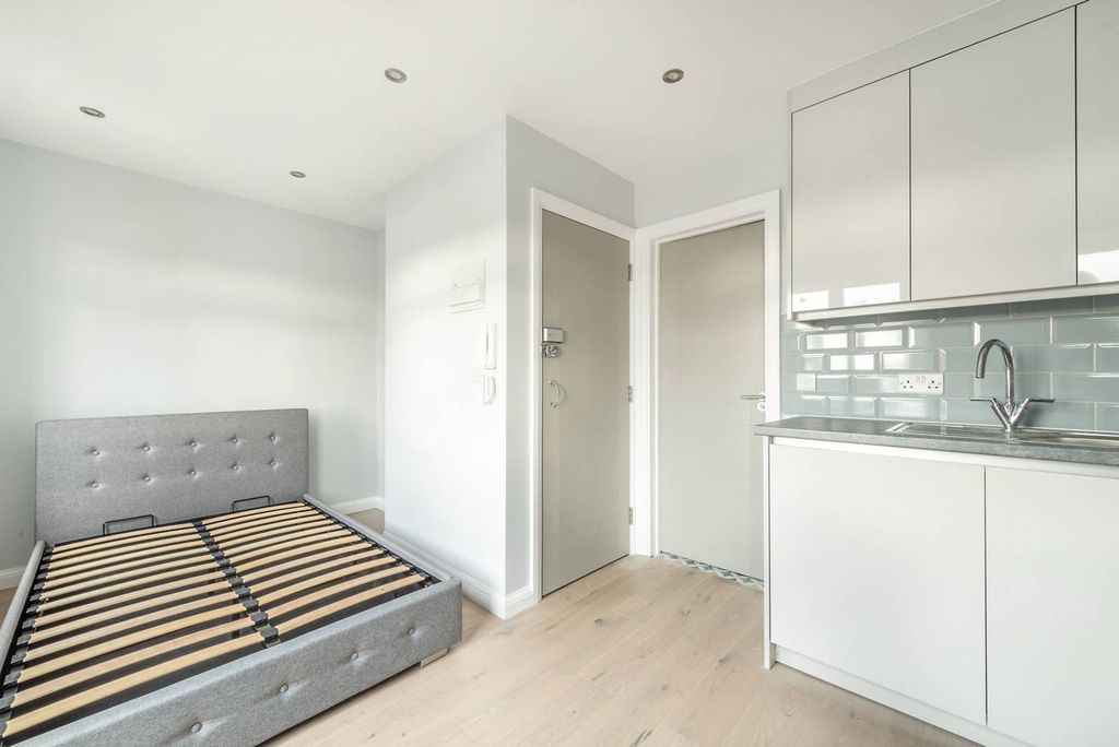 Property photo 1 of 5