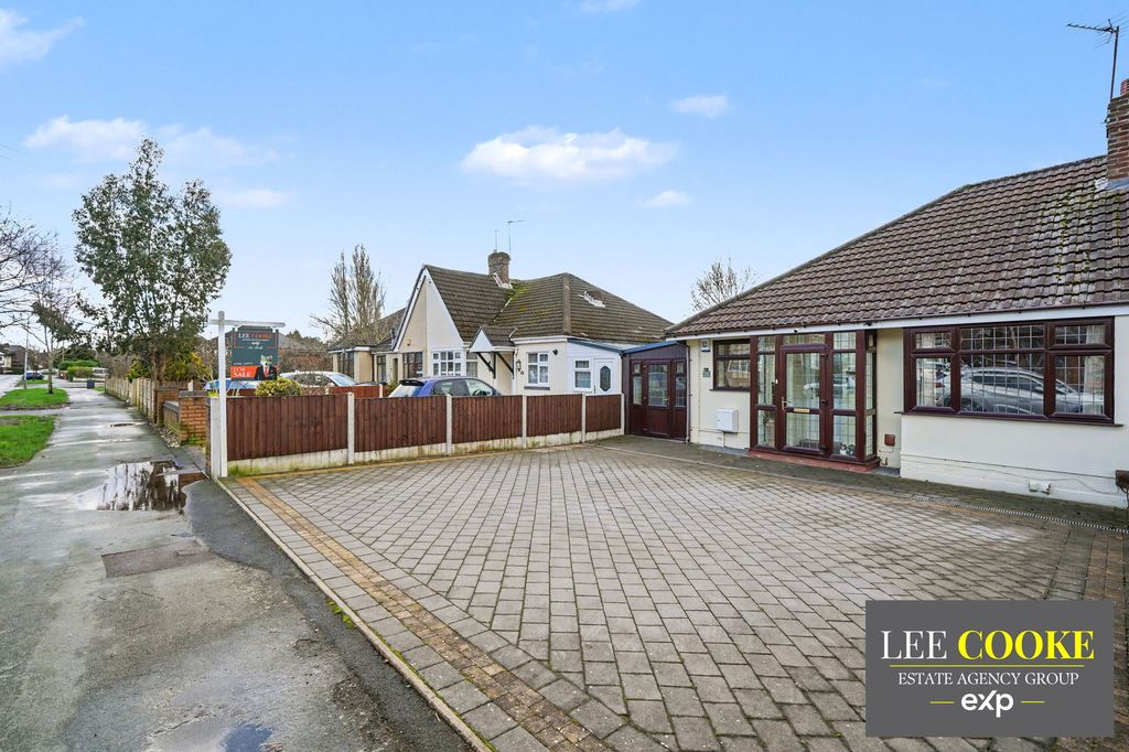 Property photo 2 of 33