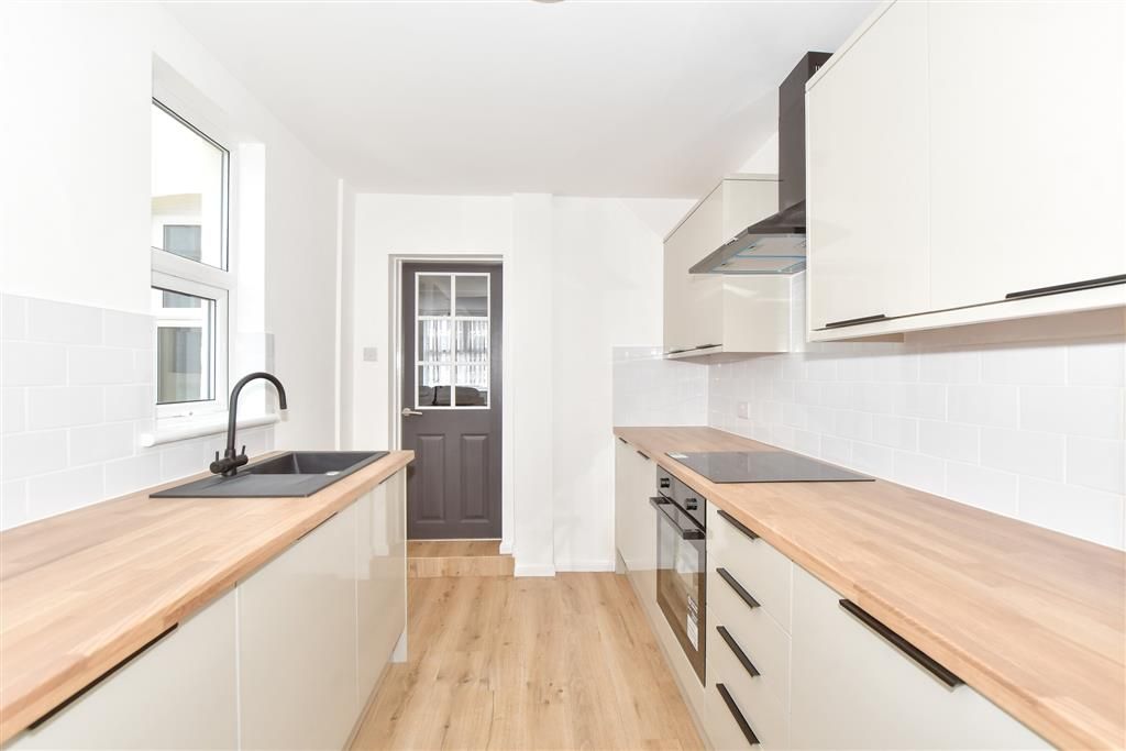 Property photo 1 of 11 Kitchen