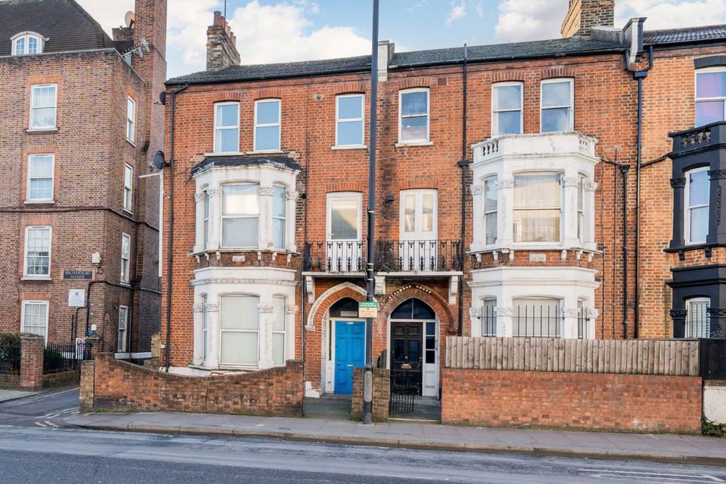 Property photo 1 of 8