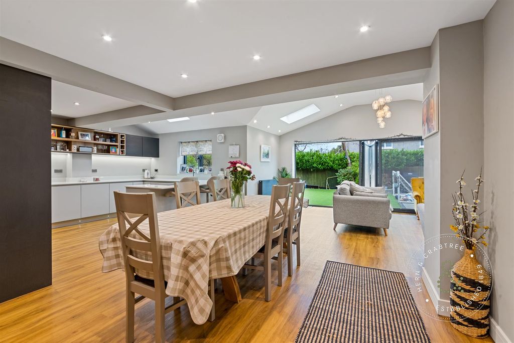 Property photo 3 of 52 Baynton-Close-31.Jpg