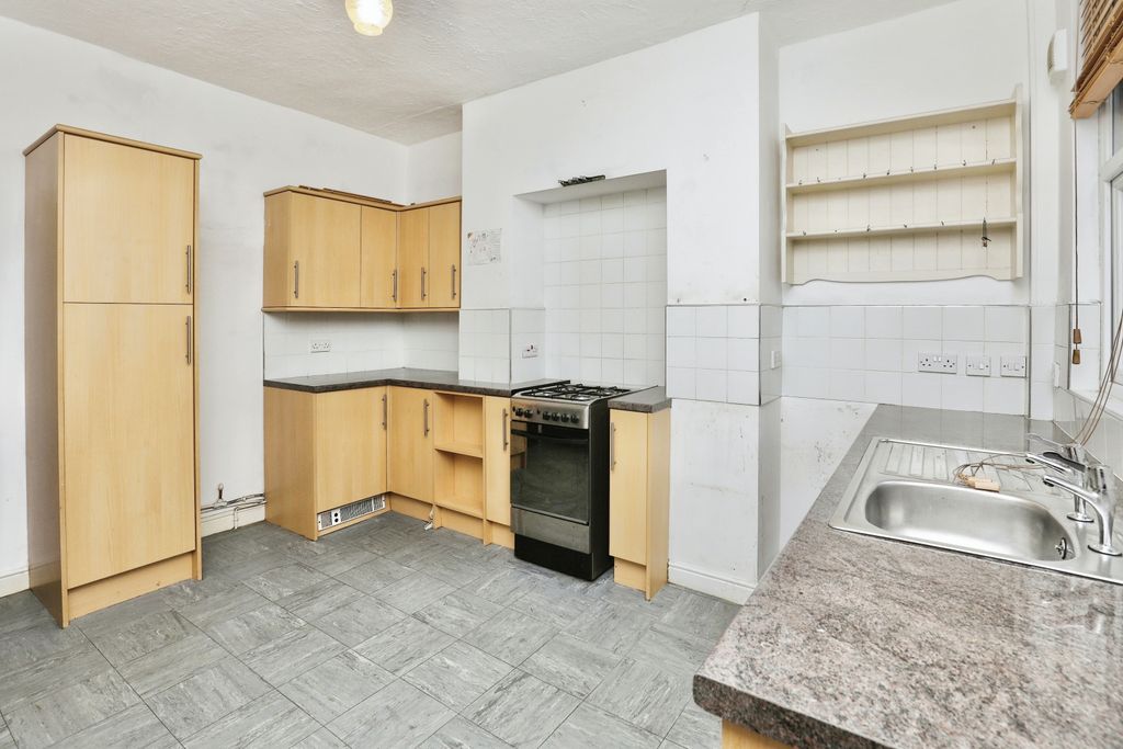 Property photo 3 of 14