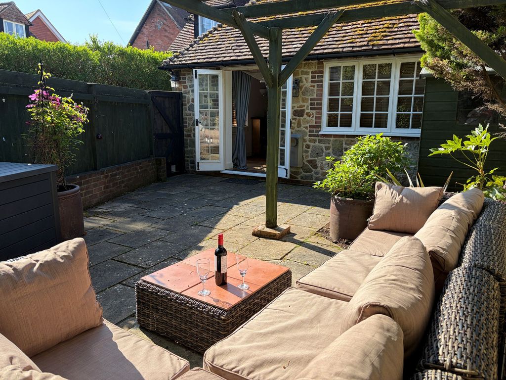 Property photo 1 of 14 Courtyard