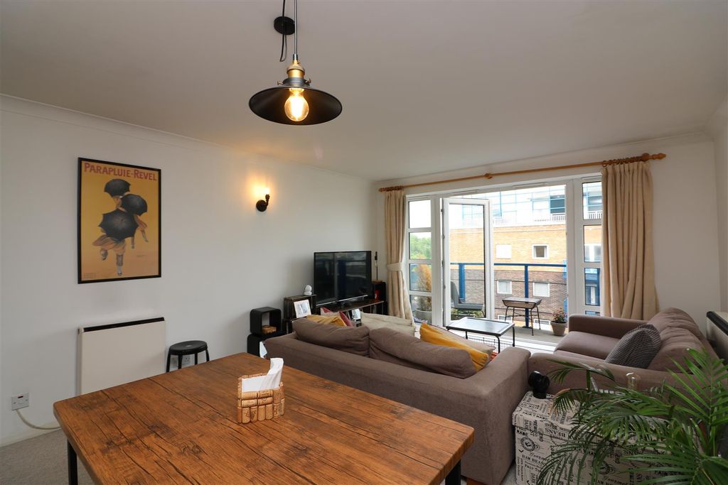 Property photo 1 of 11 Campania Building.Jpg