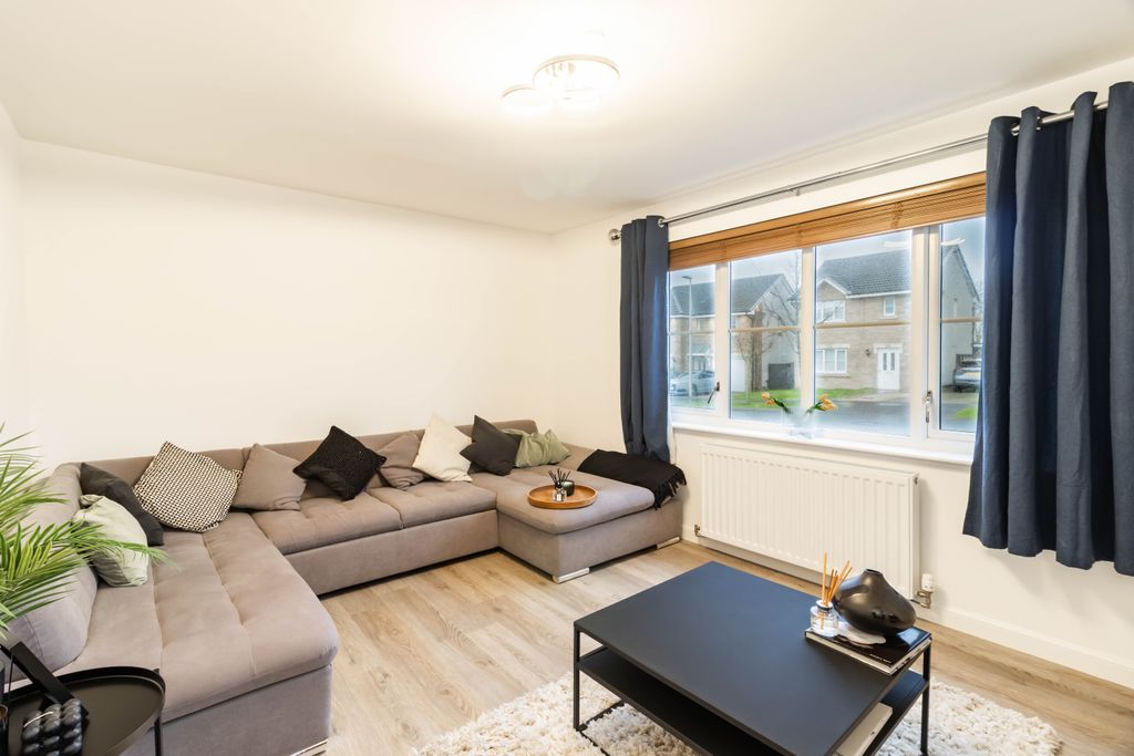 Property photo 2 of 22 Lounge