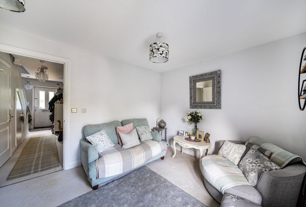 Property photo 2 of 19 1325639-3-68931Eb...