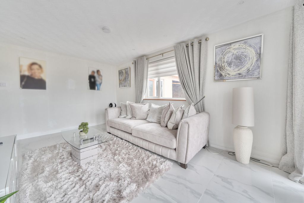 Property photo 3 of 18 1463089-1-6A05Ca5...
