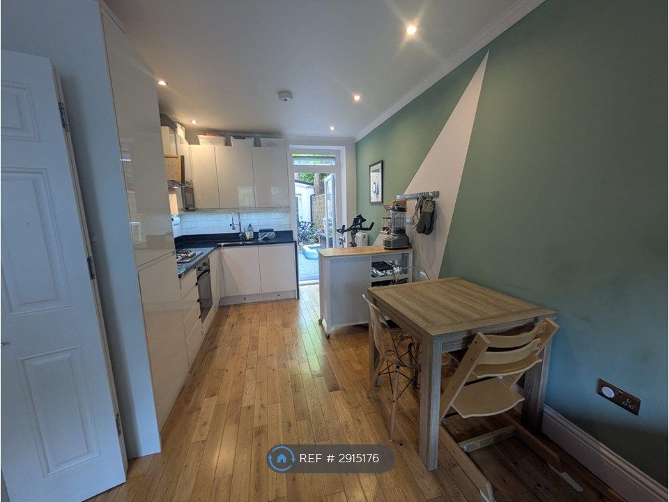 Property photo 1 of 14 Kitchen Space