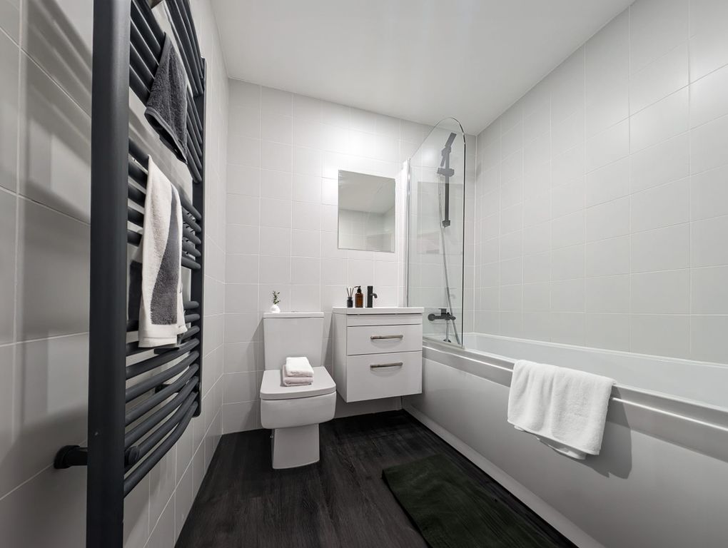 Property photo 3 of 9 17R-003