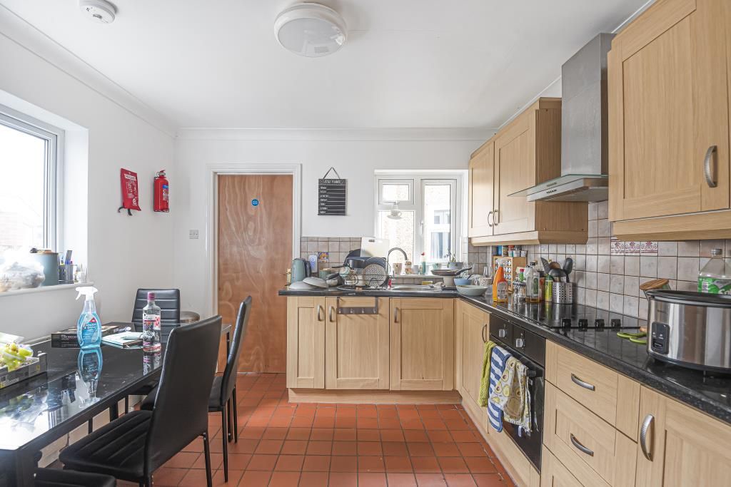 Property photo 2 of 10 Kitchen