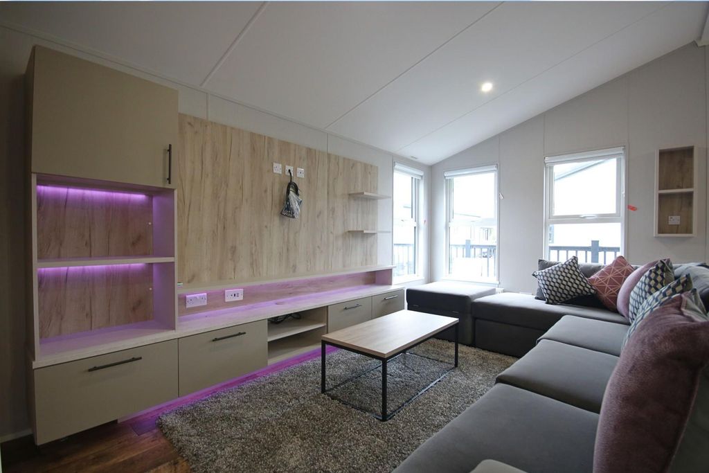 Property photo 3 of 19 liv3 (9).Jpg