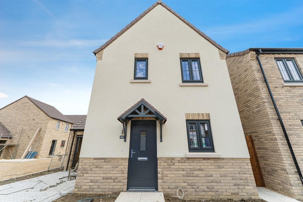 Property photo 1 of 18