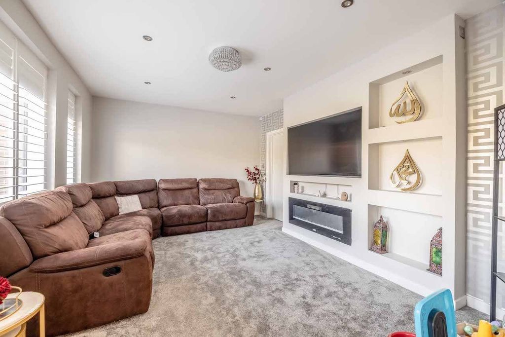 Property photo 2 of 16