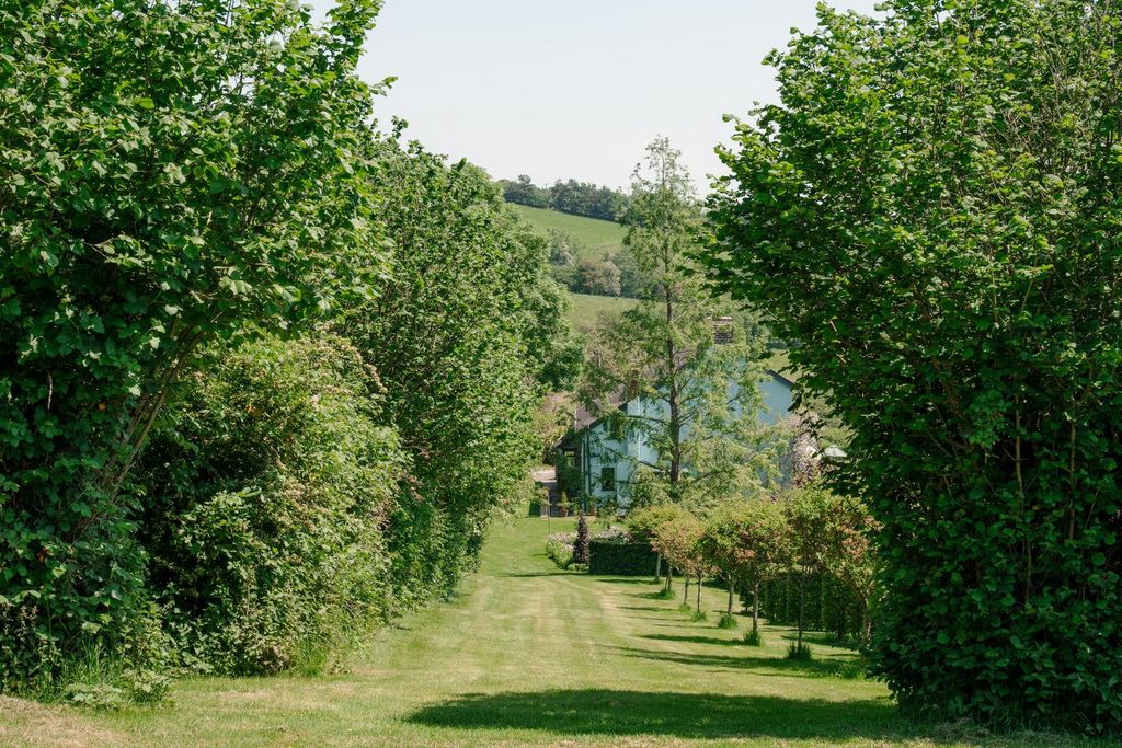 Property photo 3 of 36