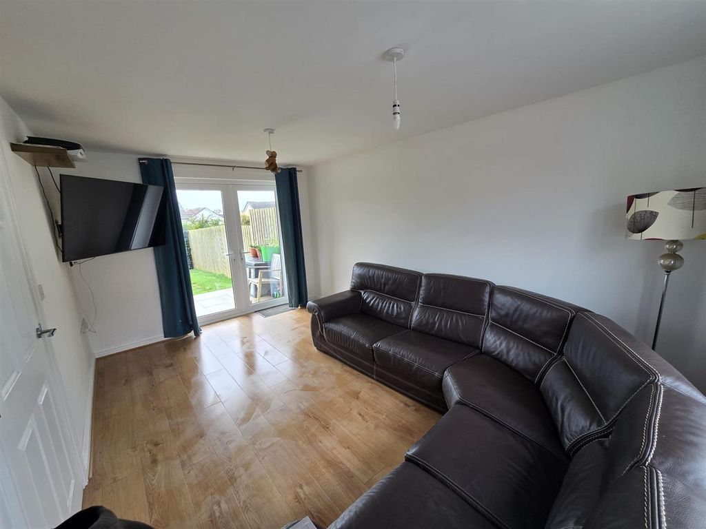 Property photo 3 of 11 Living Room.Jpg