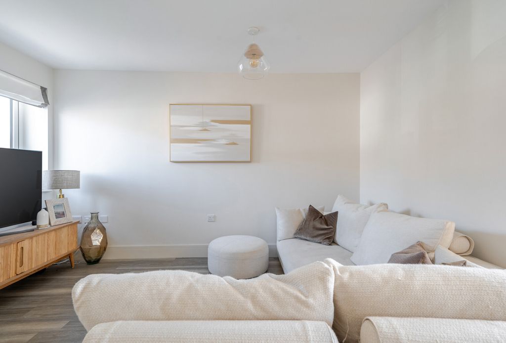 Property photo 3 of 19 9-681De65Cbae16-1...