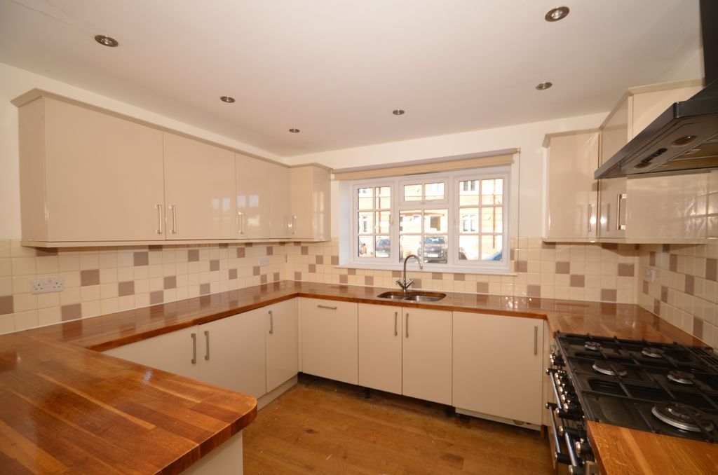 Property photo 2 of 16 Kitchen 1