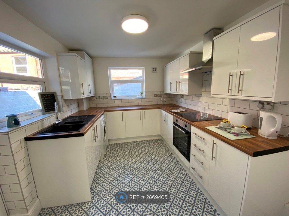Property photo 1 of 21 Kitchen