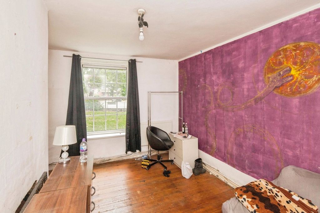 Property photo 3 of 17 Photo