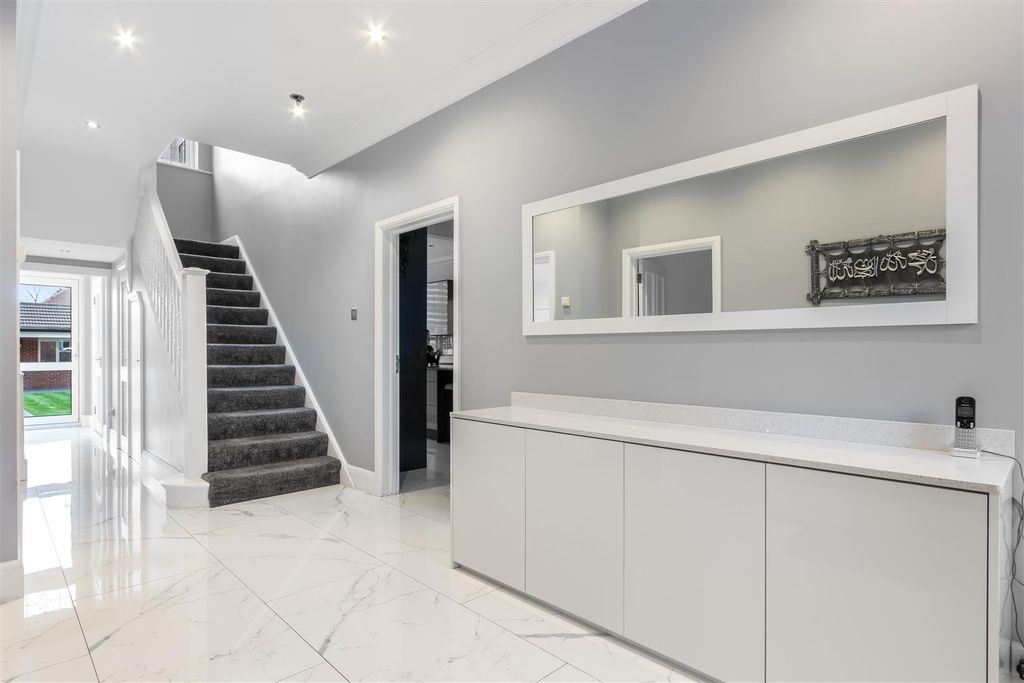 Property photo 2 of 46