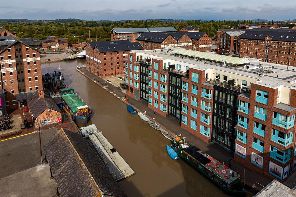Property photo 3 of 24 Flat 1 The Barge Arm, Gloucester Docks, Gloucester