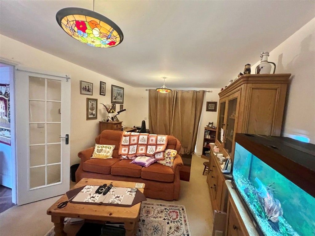 Property photo 3 of 9 Lounge