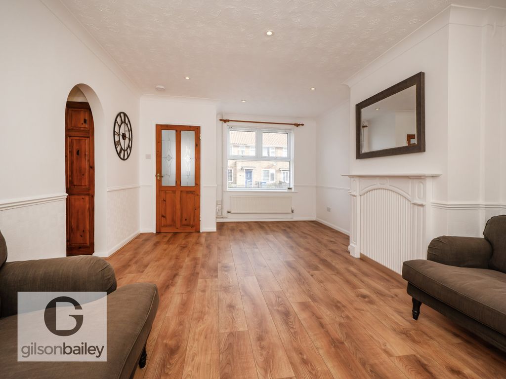 Property photo 3 of 20 19-14Earlhamgrove-37