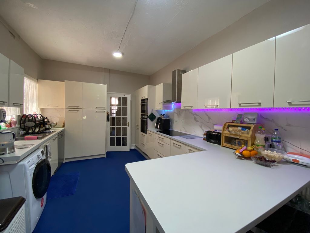 Property photo 3 of 11 Kitchen/Breakfast Room