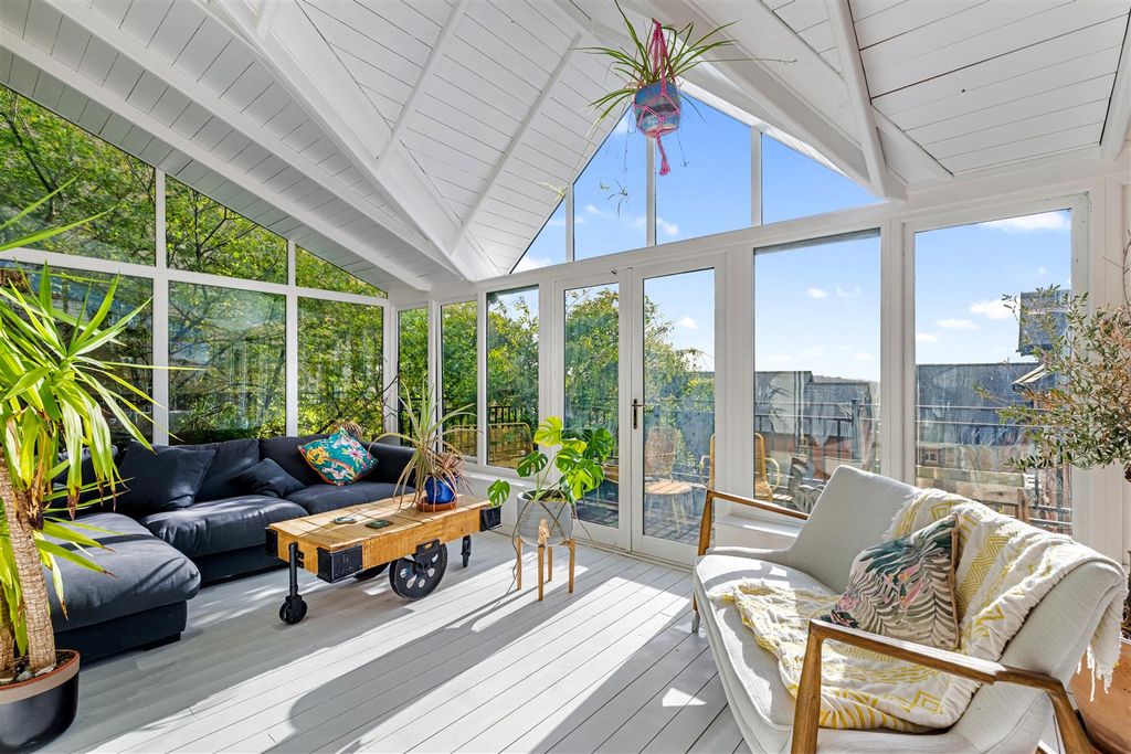 Property photo 2 of 28 24.Jpg