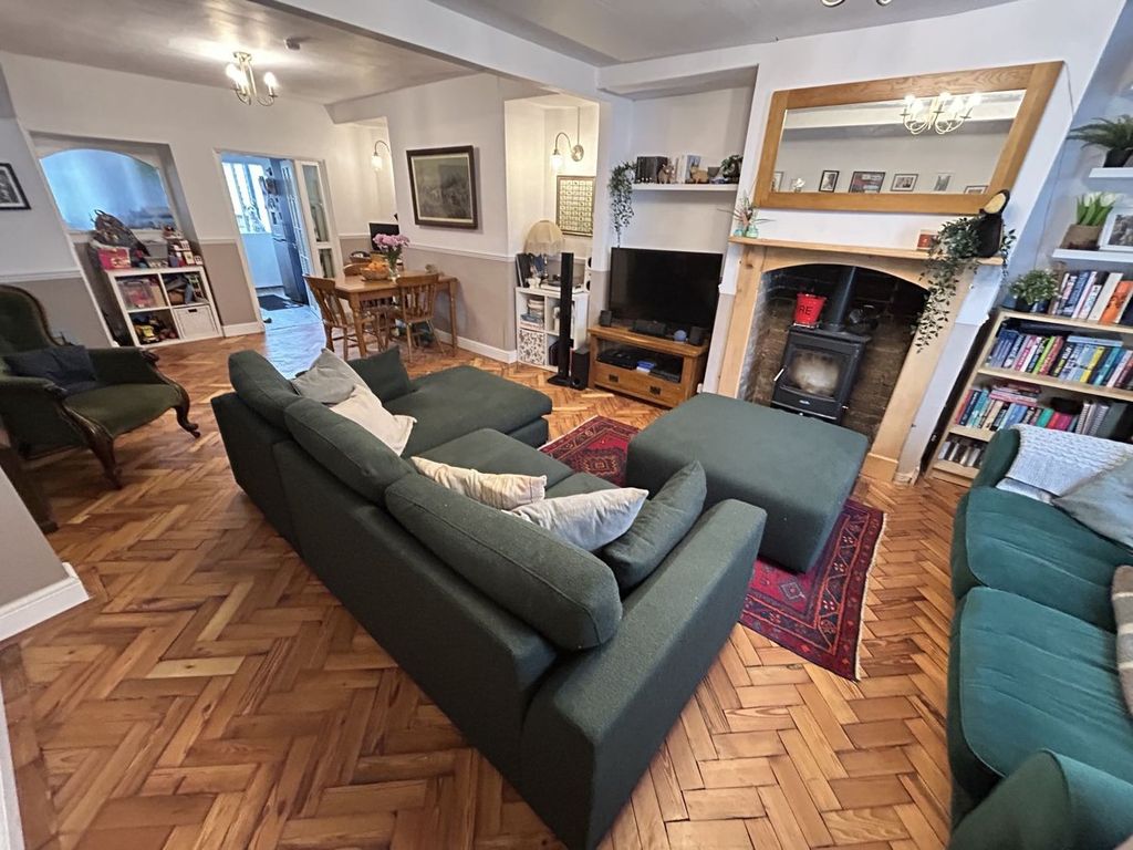 Property photo 2 of 12