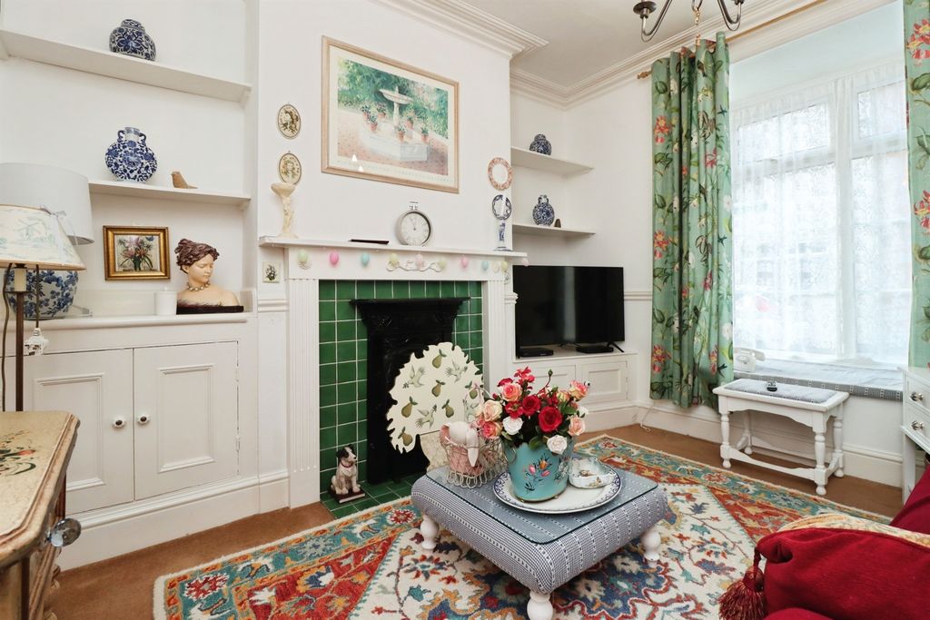 Property photo 2 of 17