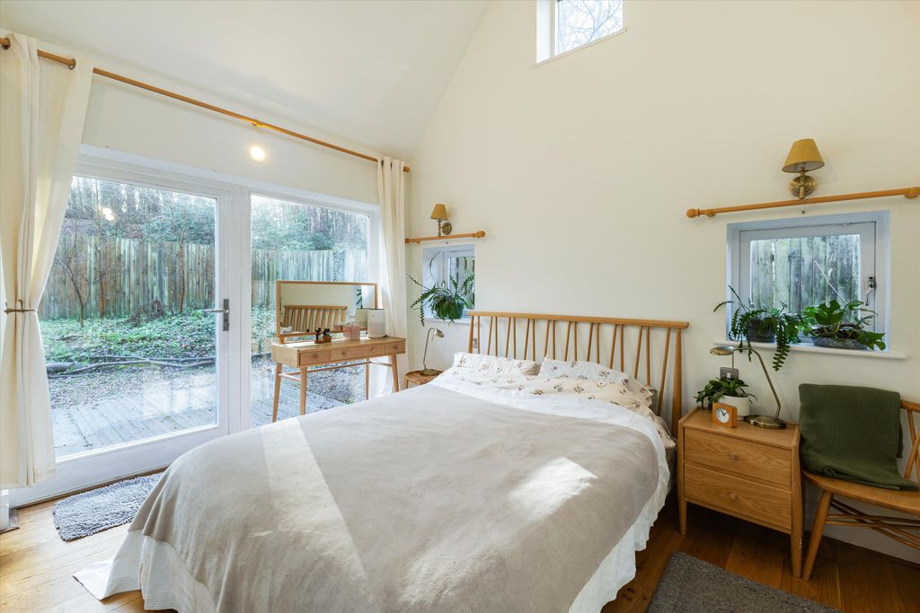 Property photo 3 of 18 Image