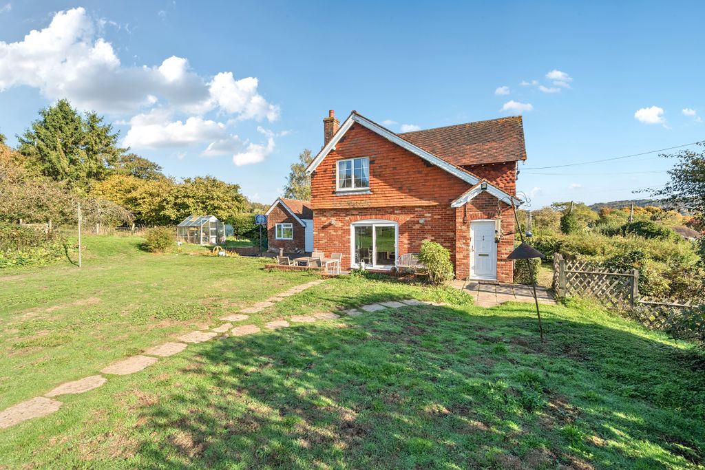 Property photo 1 of 14 Side Exterior / Garden