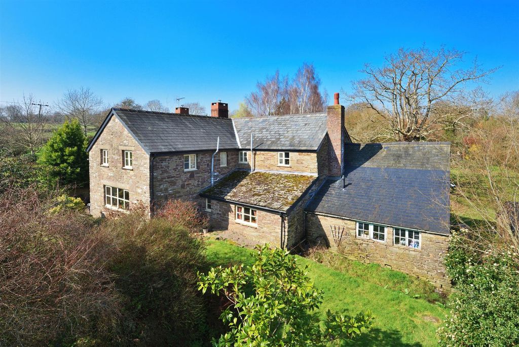 Property photo 3 of 44