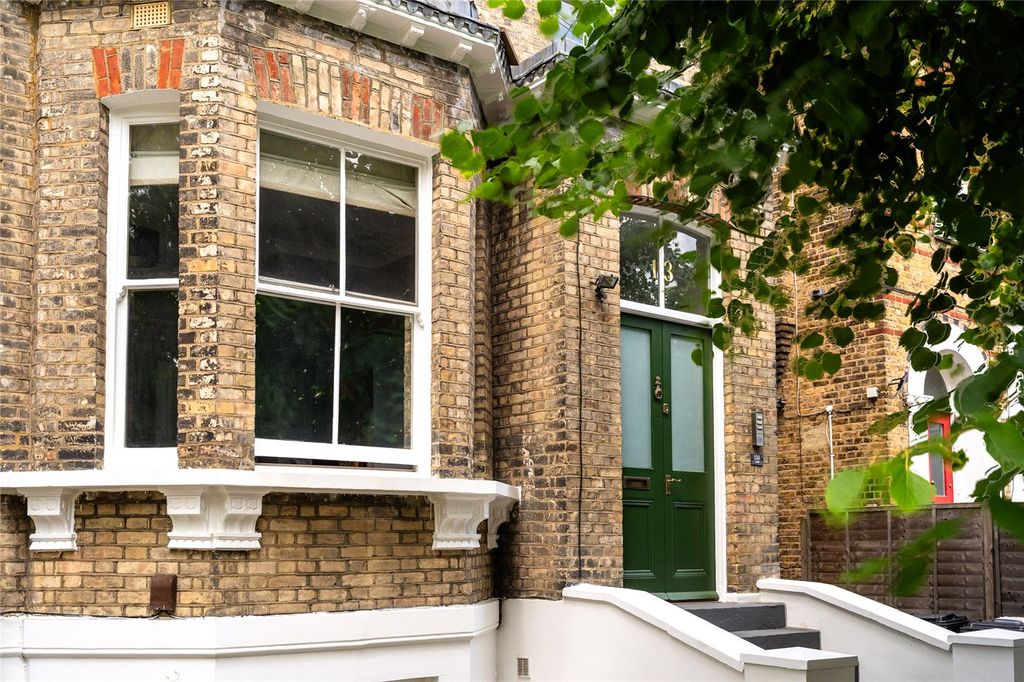 Property photo 2 of 11 Picture No. 24