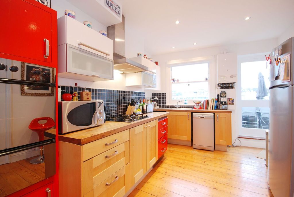 Property photo 3 of 11