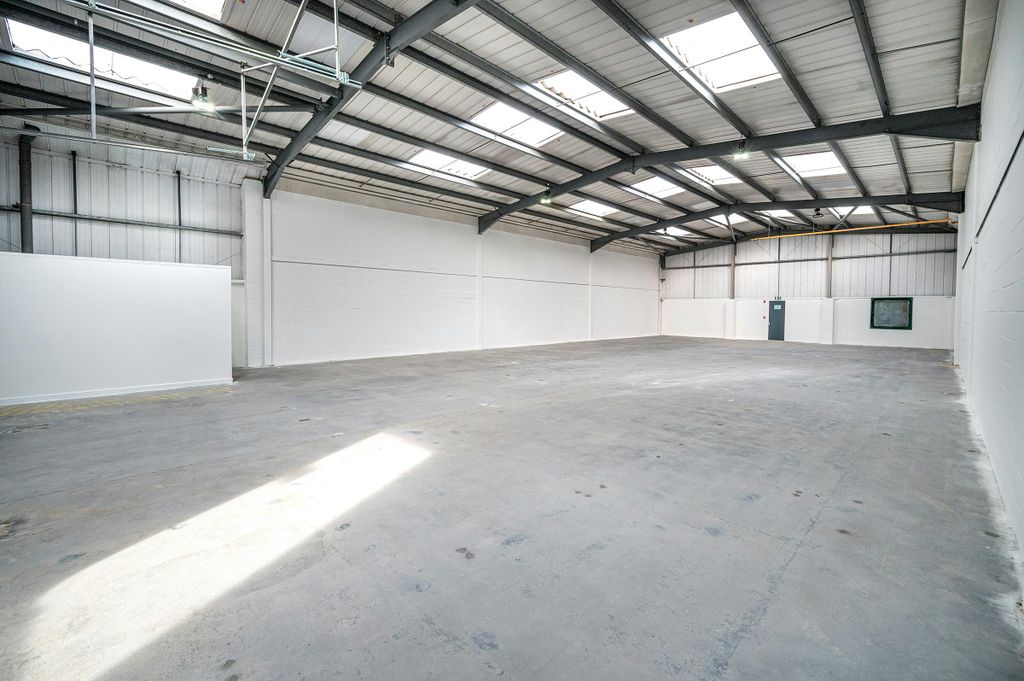 Property photo 3 of 4 Riverpark Industrial Estate_054.Jpg