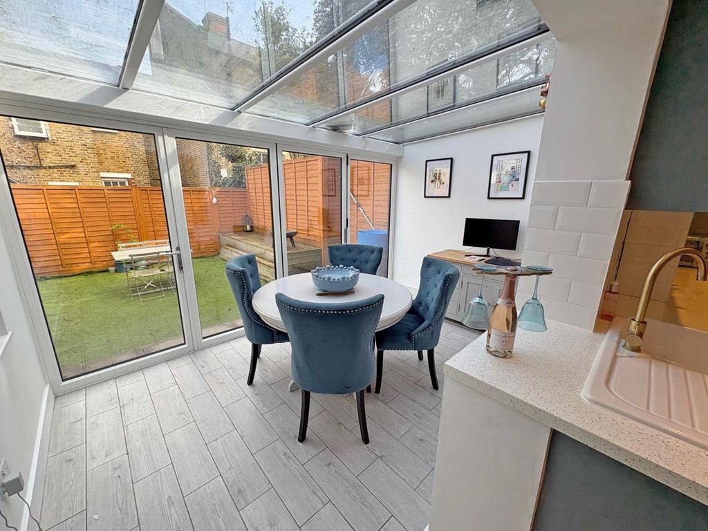 Property photo 3 of 18 Theatre Street 48 - Dining Area.Jpg