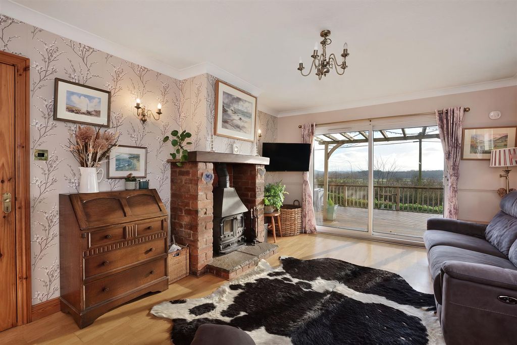 Property photo 2 of 28