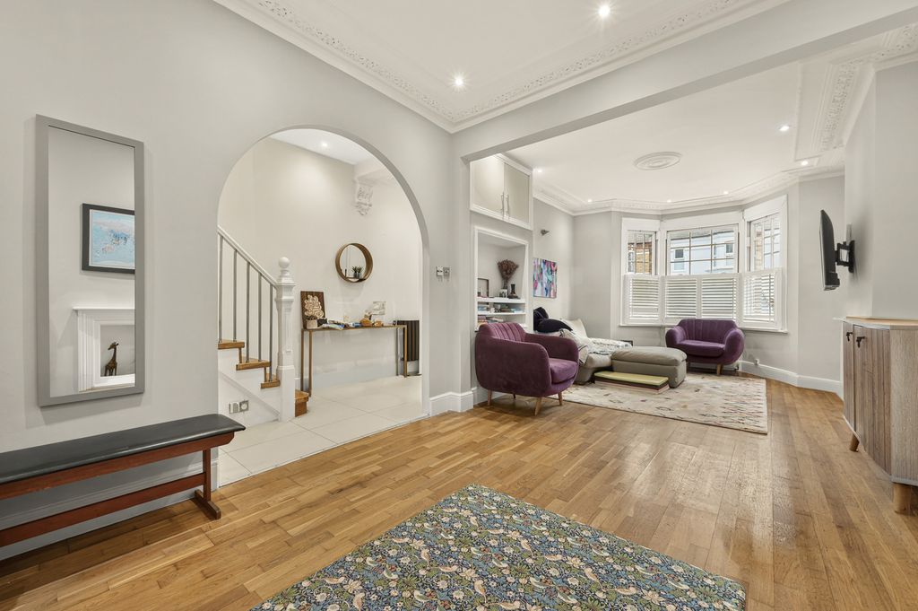 Property photo 2 of 14
