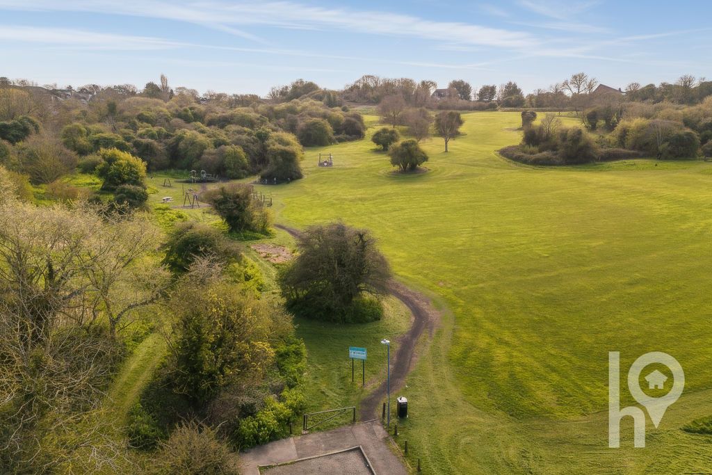 Property photo 3 of 9 Photo 2