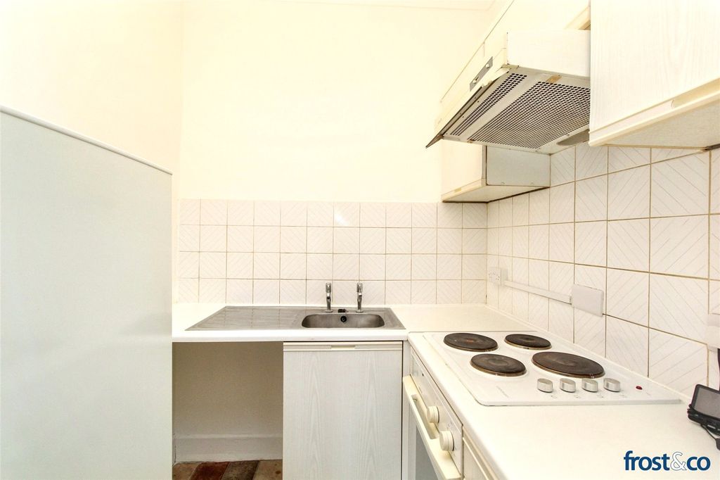 Property photo 3 of 8 Kitchen