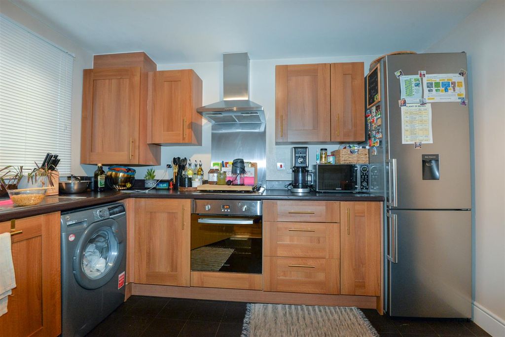 Property photo 3 of 22 Kitchen 2.Jpg