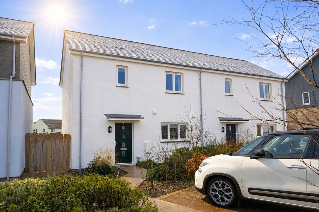 Property photo 1 of 19 External