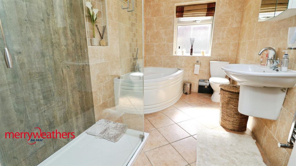 Property photo 3 of 15 Bathroom